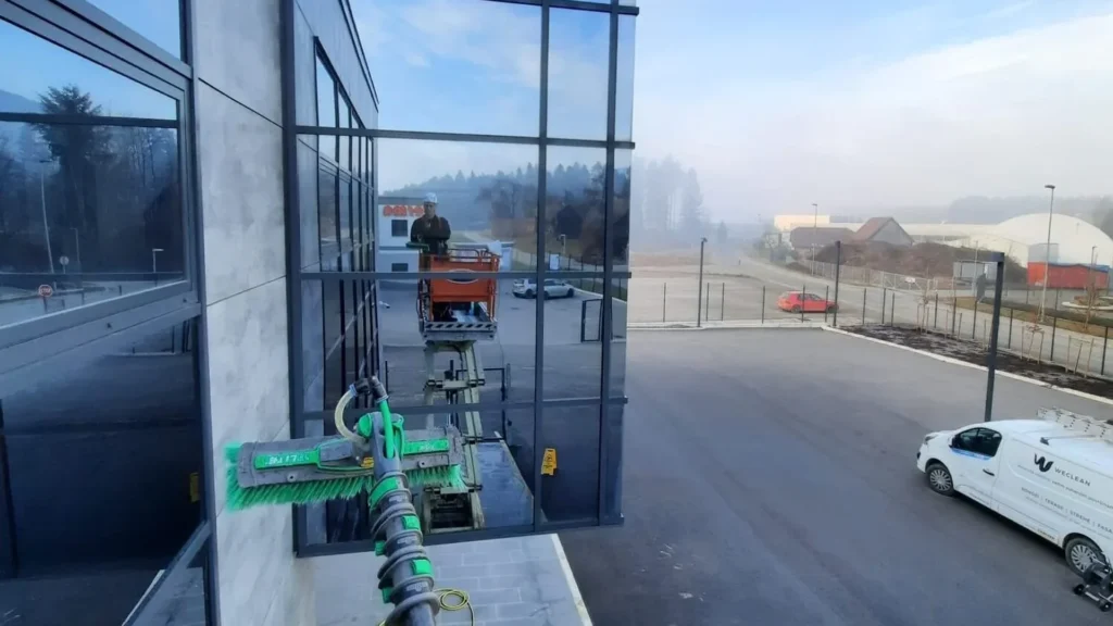 čiščenje zunanjih površin poslovnih objektov